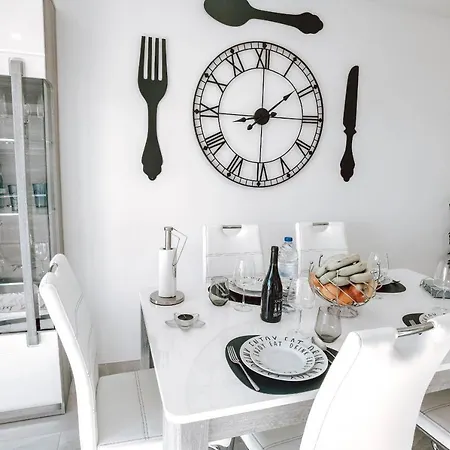 アパート Rocha Vista Mar Dubai ポルティマン